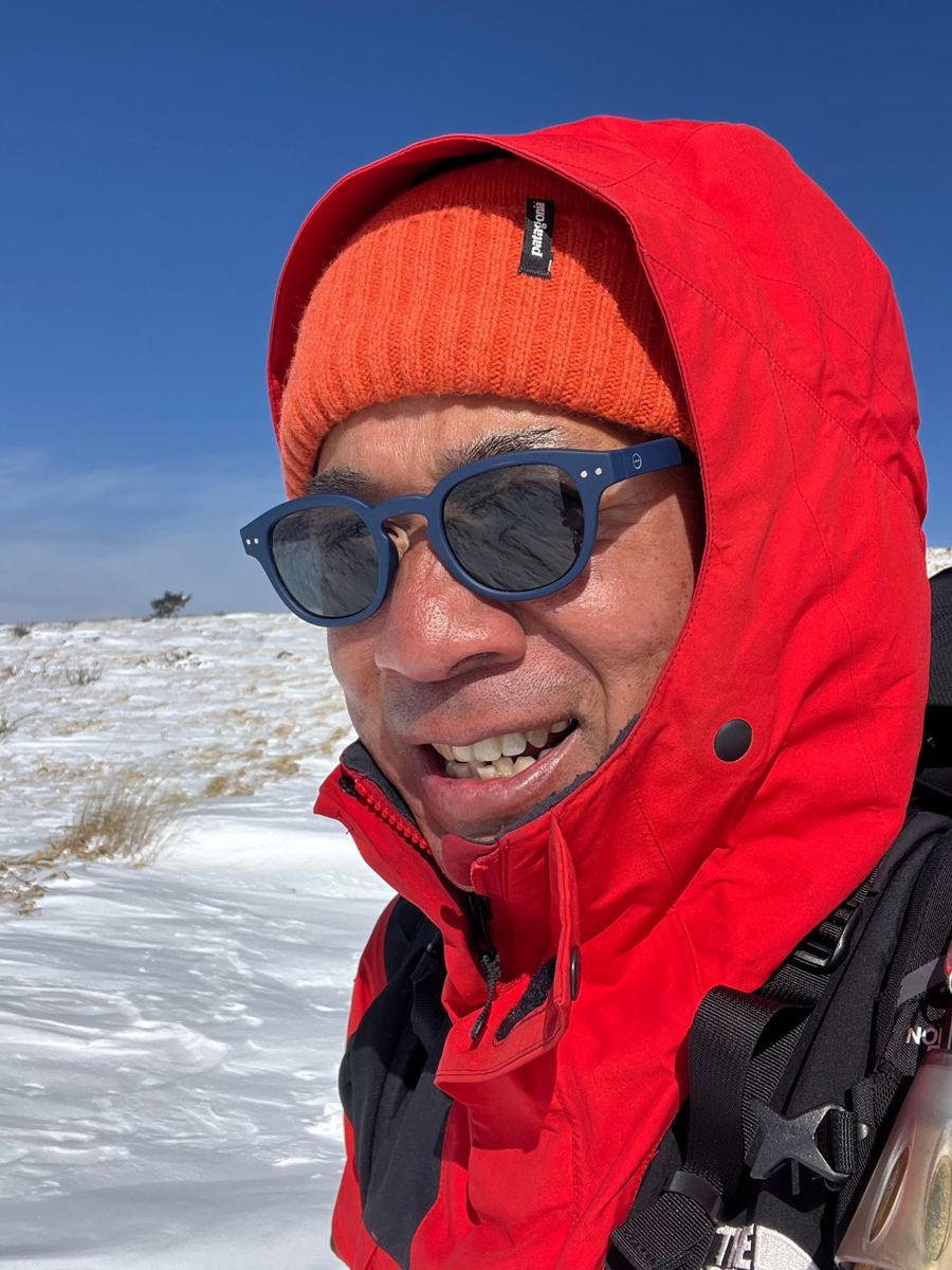 雪の高原で笑顔の藤田 央